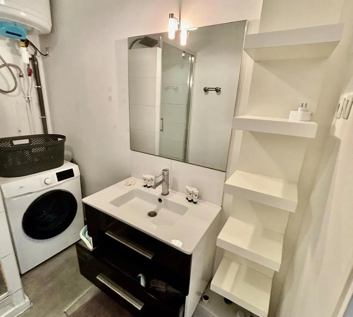 Beautiful Renovated Apartment, Internet, Tram Lyon 0*,  Francie