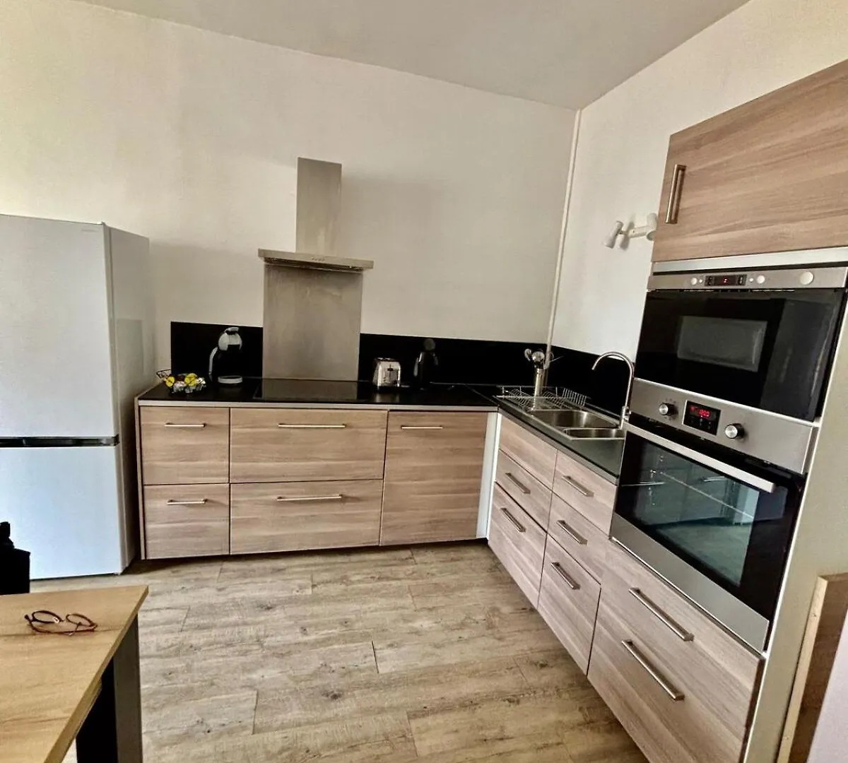 Beautiful Renovated Apartment, Internet, Tram Lyon 0*,