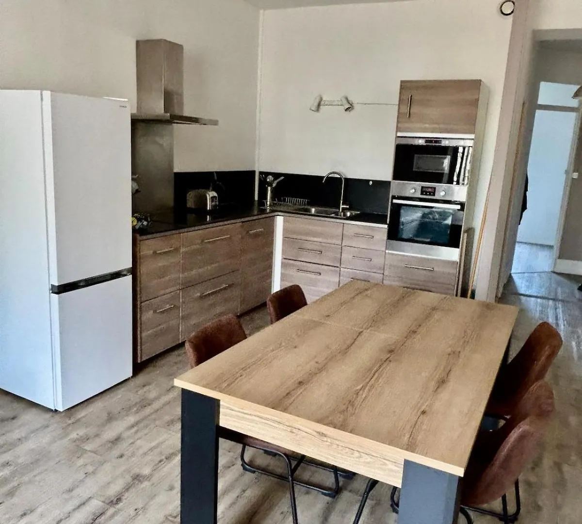 Apartmán Beautiful Renovated Apartment, Internet, Tram Lyon