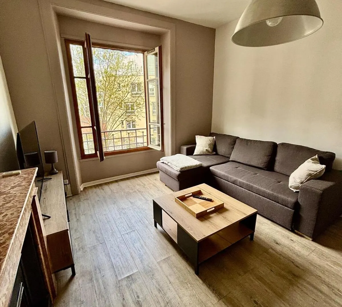 kontakty Beautiful Renovated Apartment, Internet, Tram